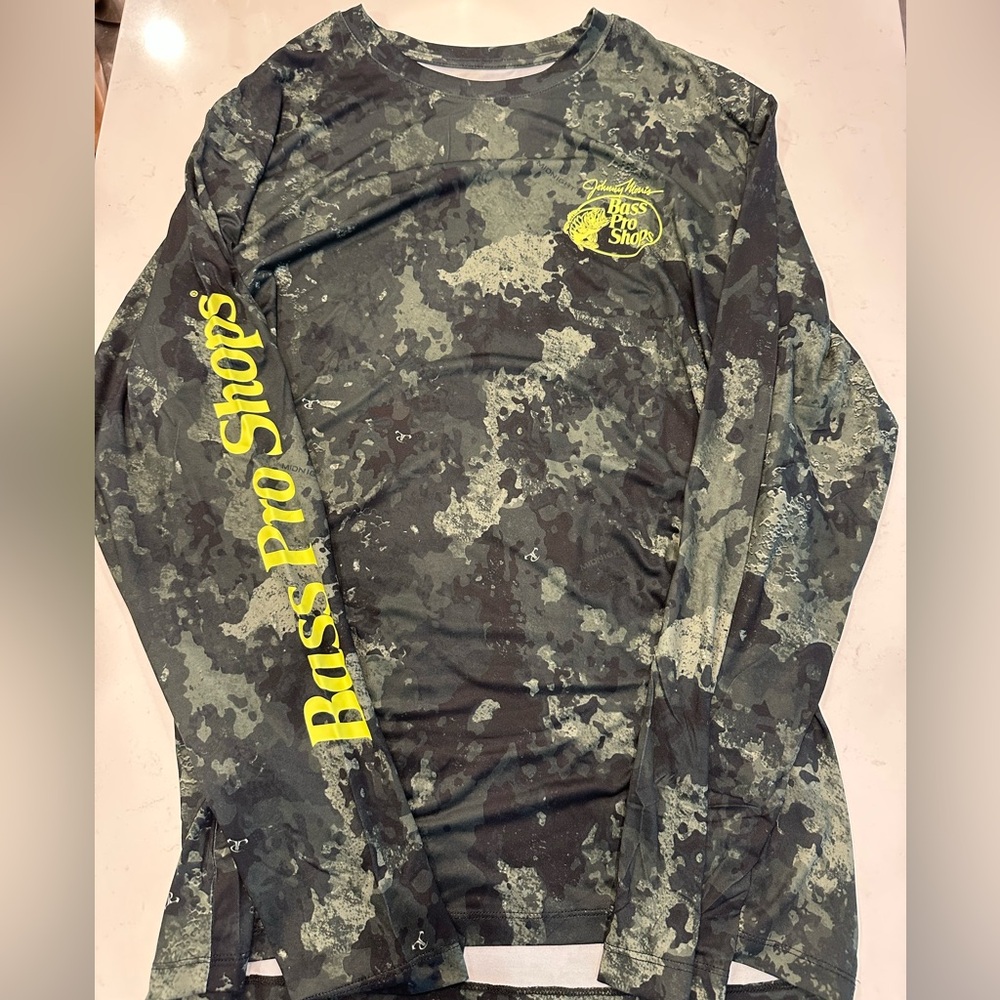 Bass Pro Shops, camo green L long sleeve dry fit fishing T
